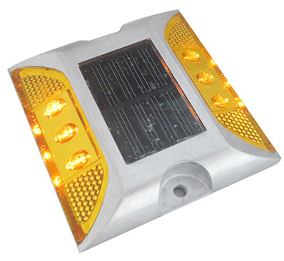 La route solaire viable de 100MA LED cloute les marqueurs solaires UV de revêtement de la chaussée du PC IP68