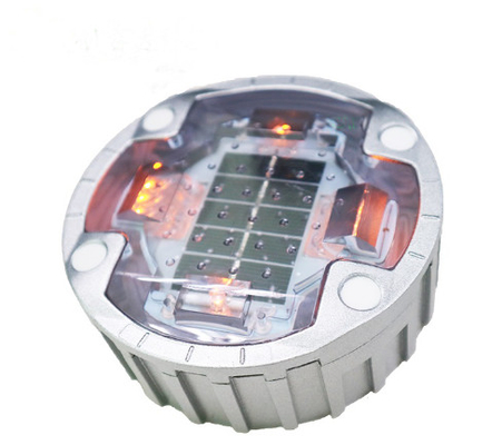 La lumière solaire incluse IP68 de goujon de route de couleur rouge protègent le moulage mécanique sous pression Shell en aluminium